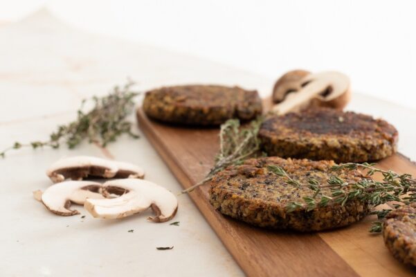 Hambúrgueres de quinoa e cogumelos